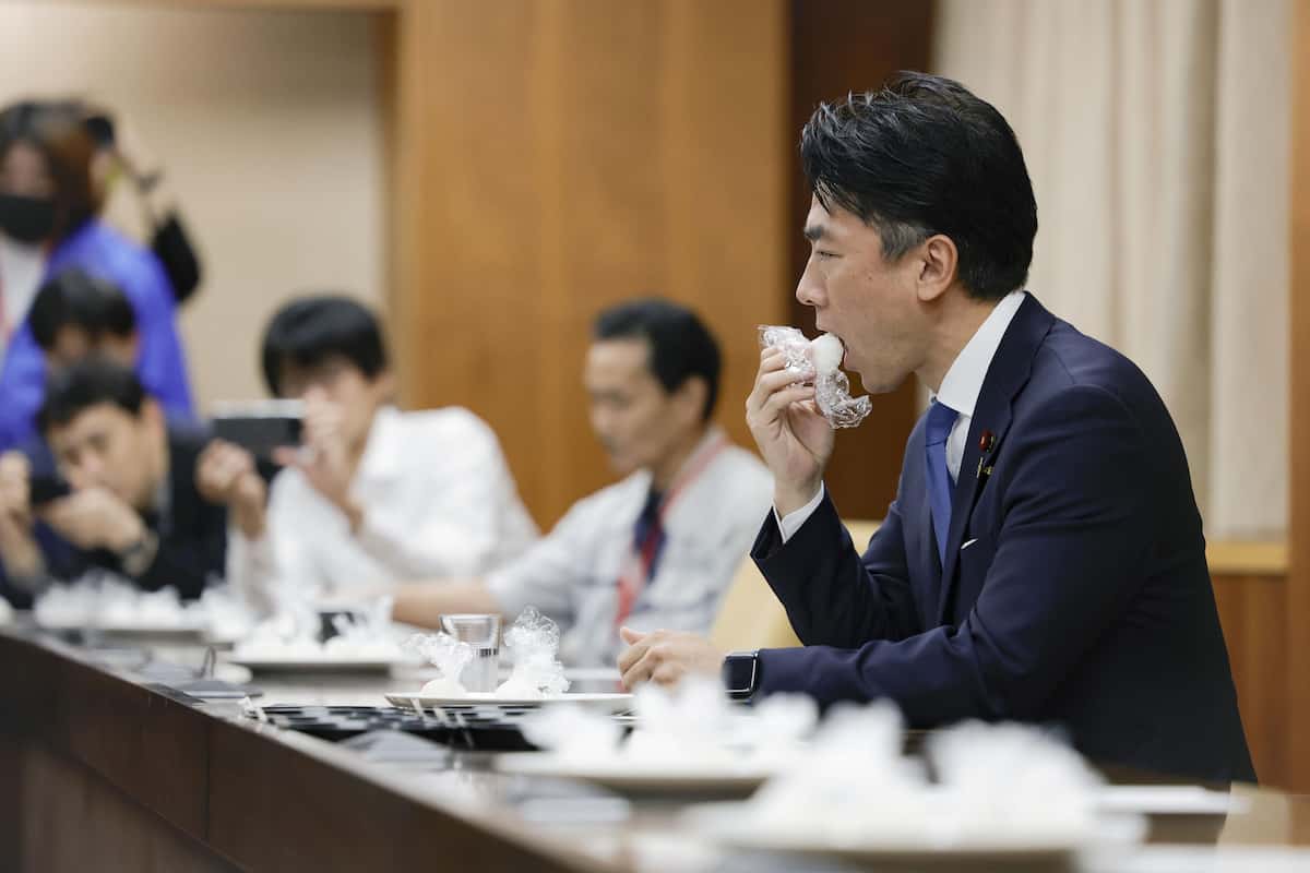 小泉農水相、「古古古米」など備蓄米のおにぎり試食　「率直にどれを食べてもおいしい」